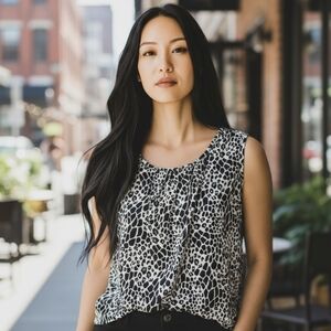 Jones Studio Black and White Patterned Tank Top